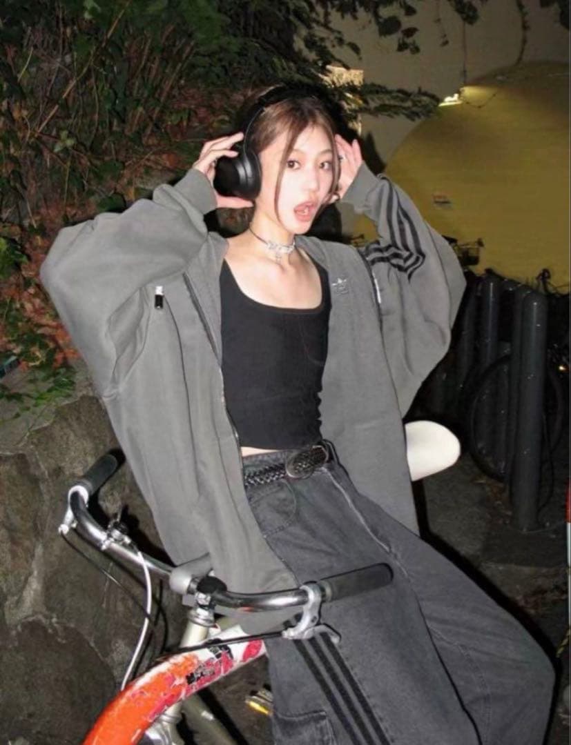 ラ*王様 adidas ジップパーカー　adilenium