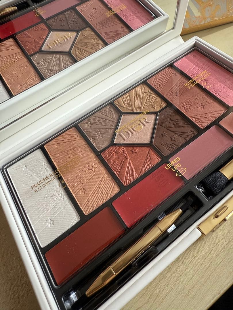 な*読様 ディオール　クチュール　マルチユースパレット　2025