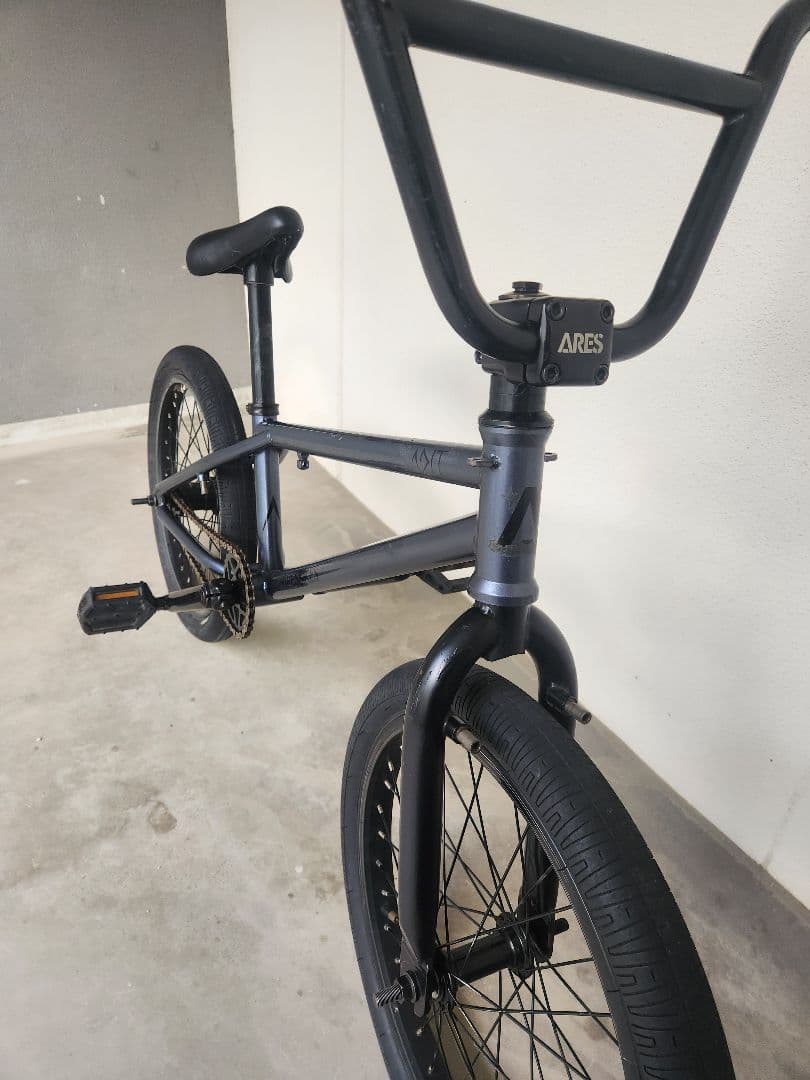ARES ADIT 18インチ BMX