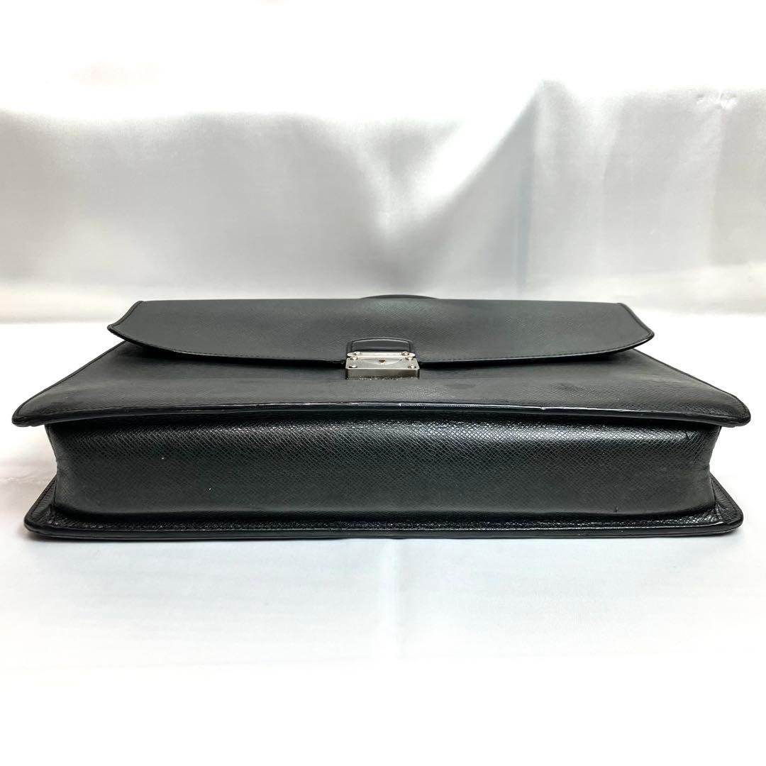 ルイヴィトン　タイガ　セルヴィエット　モスコバ　ブラック　A4 ブリーフケース