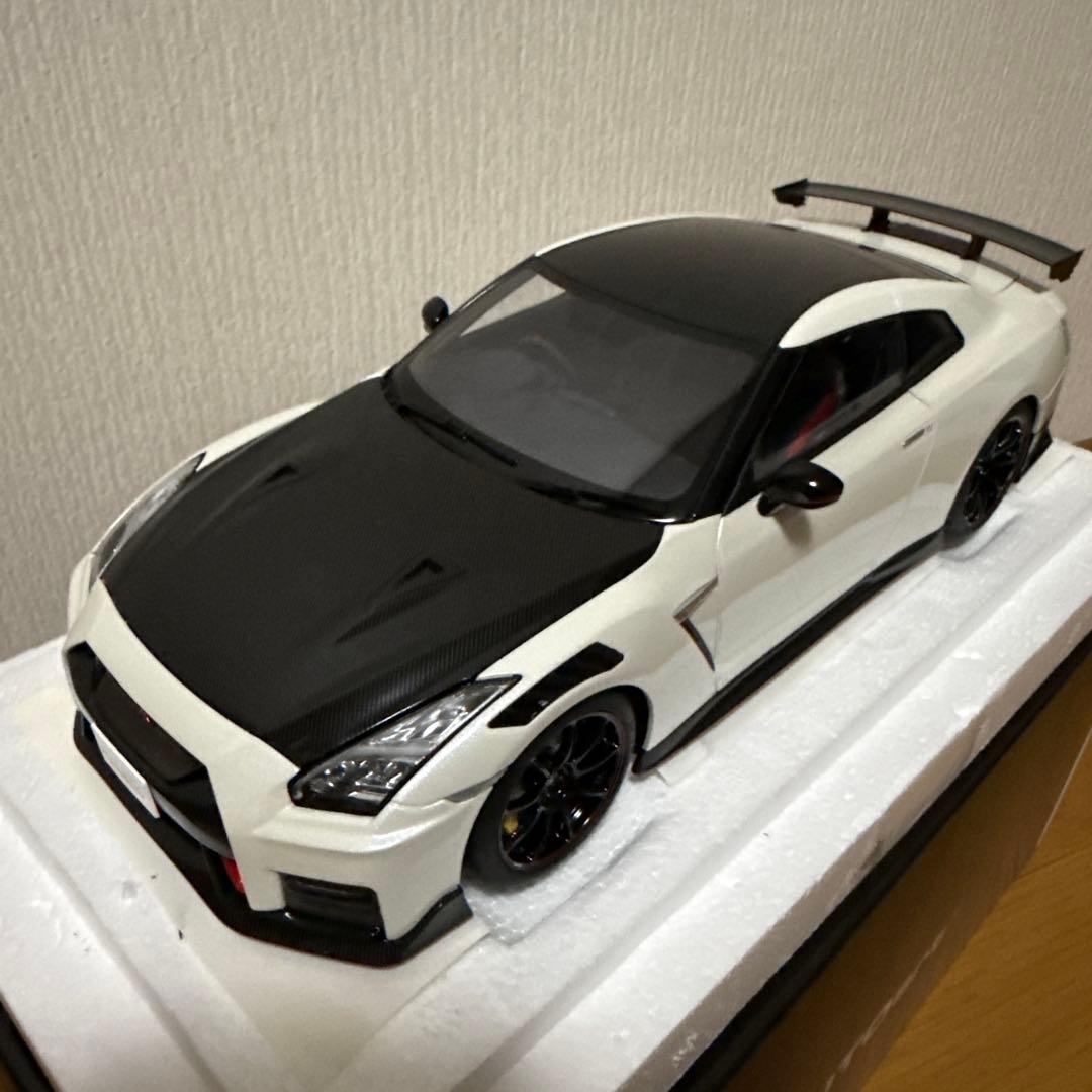 k*u様 オートアートNissan GT-R nismo 1/18 ミニカー ホ