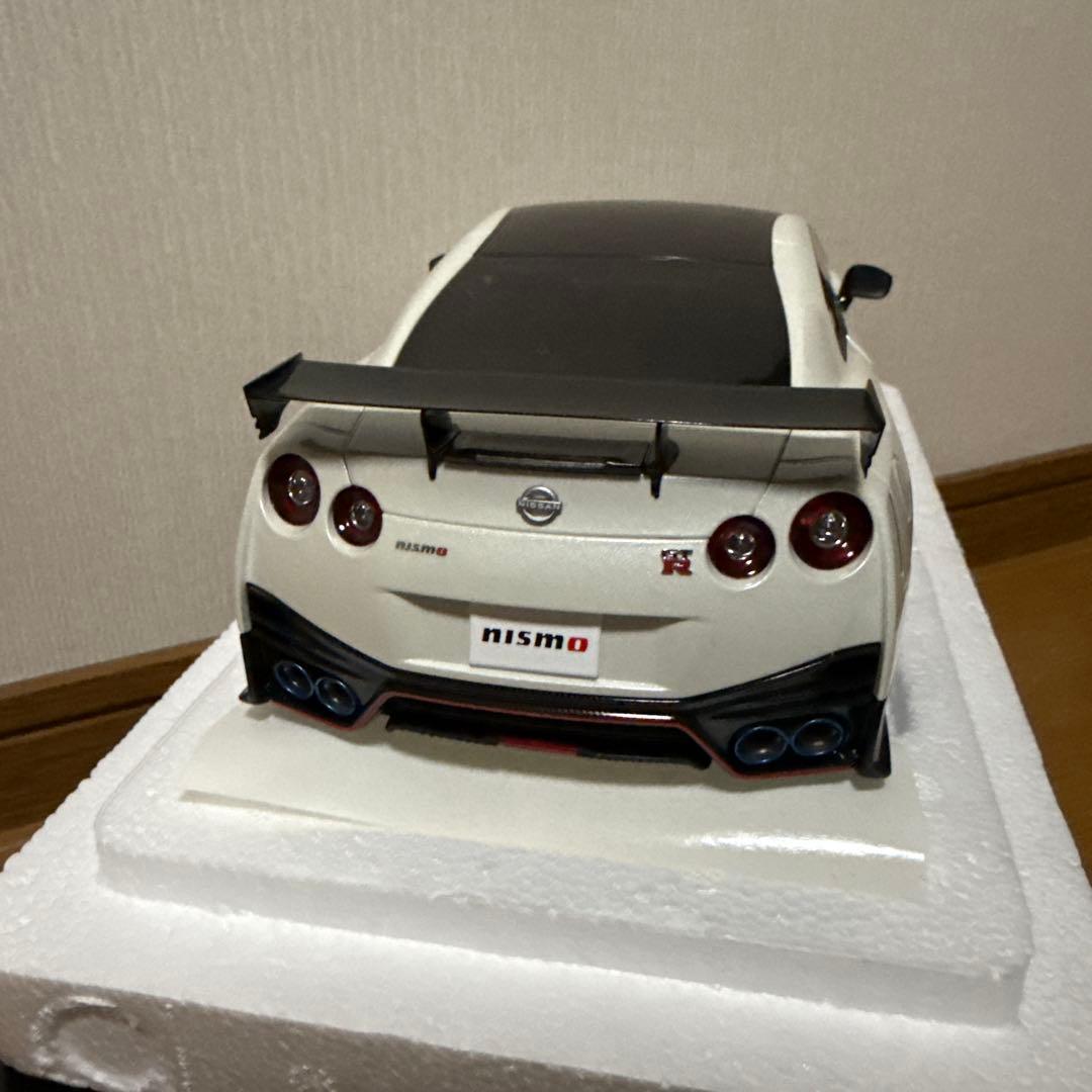 k*u様 オートアートNissan GT-R nismo 1/18 ミニカー ホ
