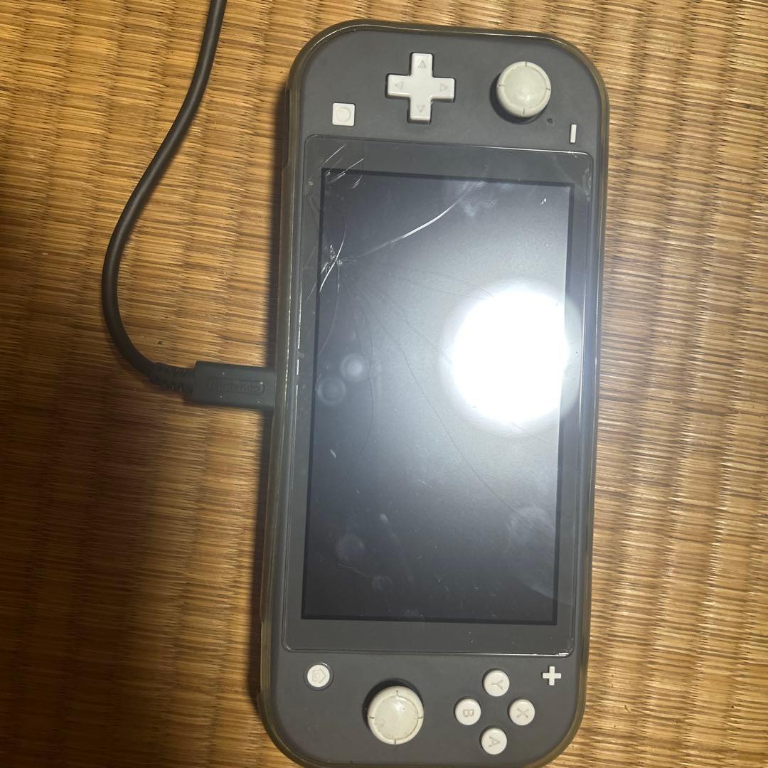 【最終価格‼️】Nintendo Switch light 早い者勝ち