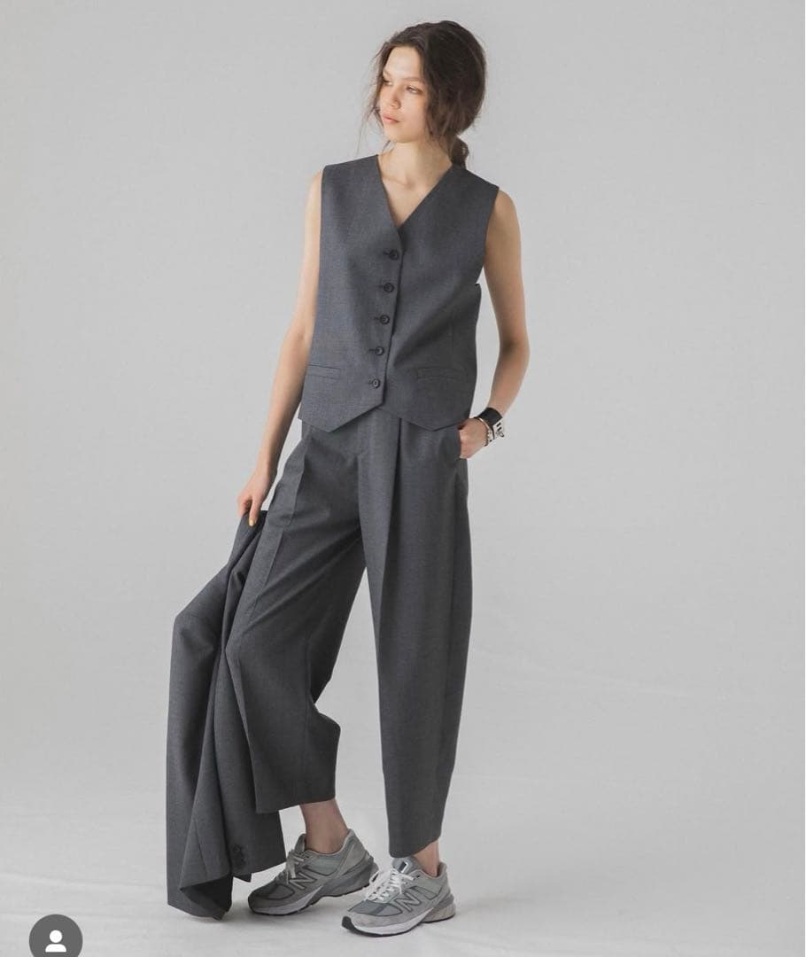 【LOHEN ローヘン】裾タックウールパンツ　ブラック