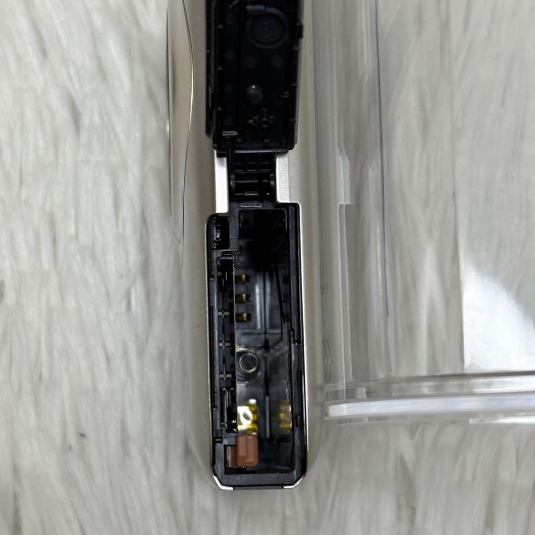 Canon カメラ　IXY 220IS PC1430 充電器 箱　コンデジ　可動