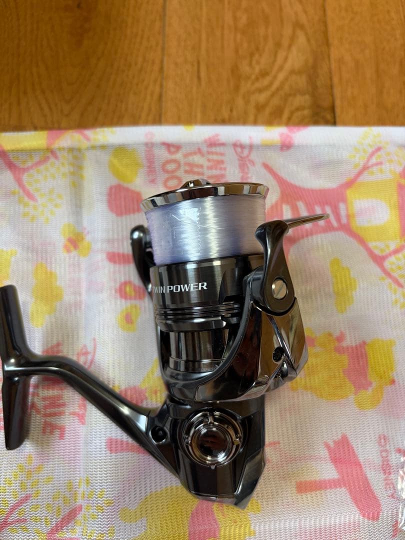 シマノ 24ツインパワー C3000XG 予備ハンドル リールカバー付き