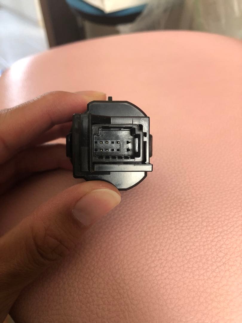 トヨタ　レクサス　エンジンスタートスイッチ