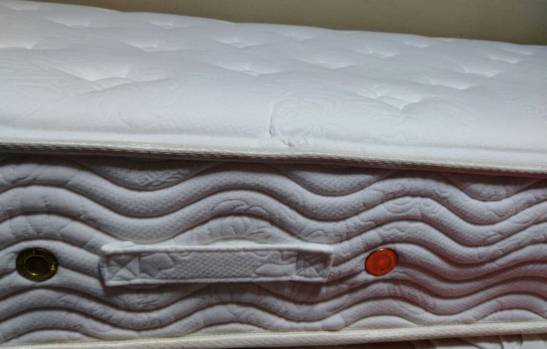 再値引き美品シモンズ シングルマット 配送料とメルカリ手数料が売上の半分と高い！