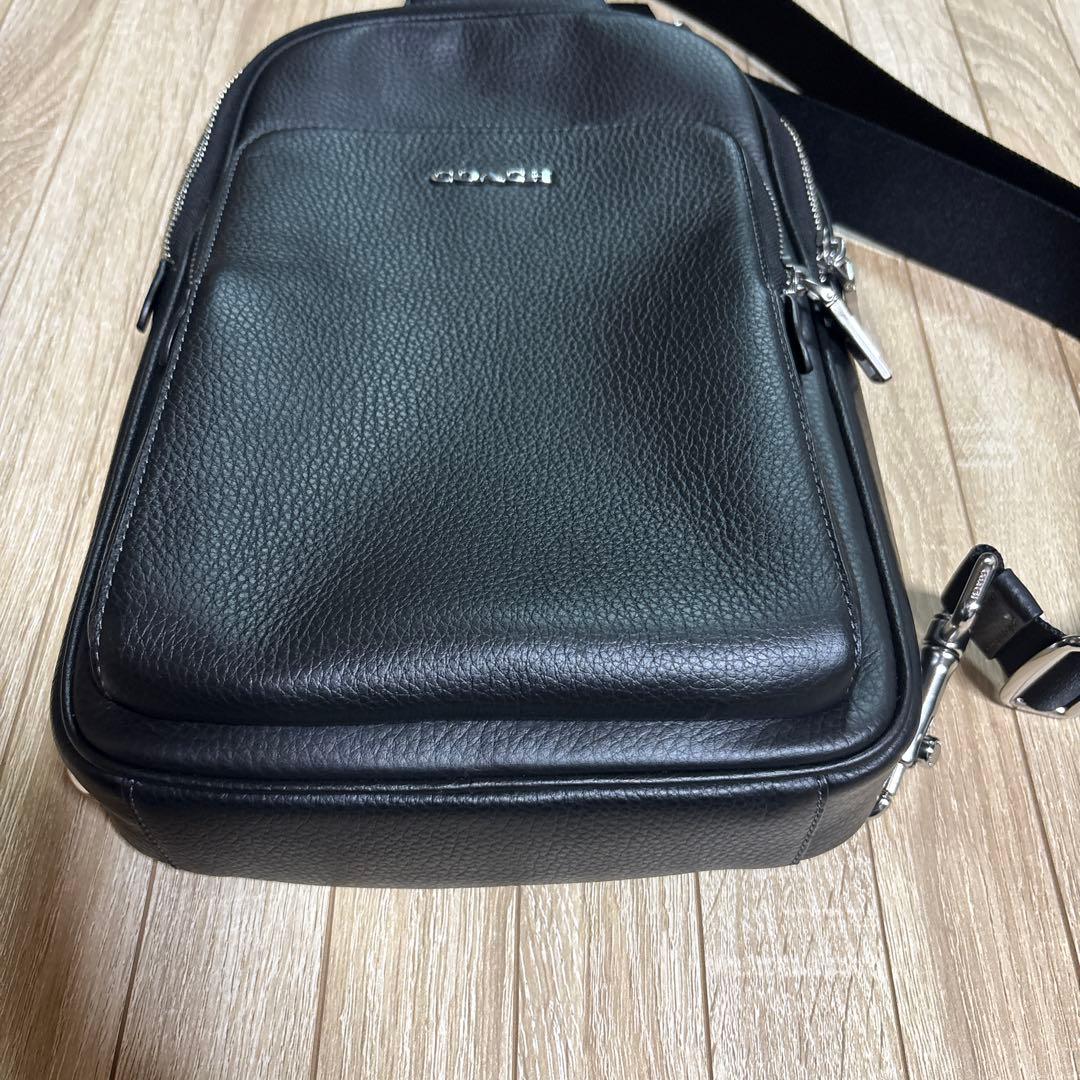 未使用品　コーチ　ショルダーバッグ ペブルレザー イーサン メンズ