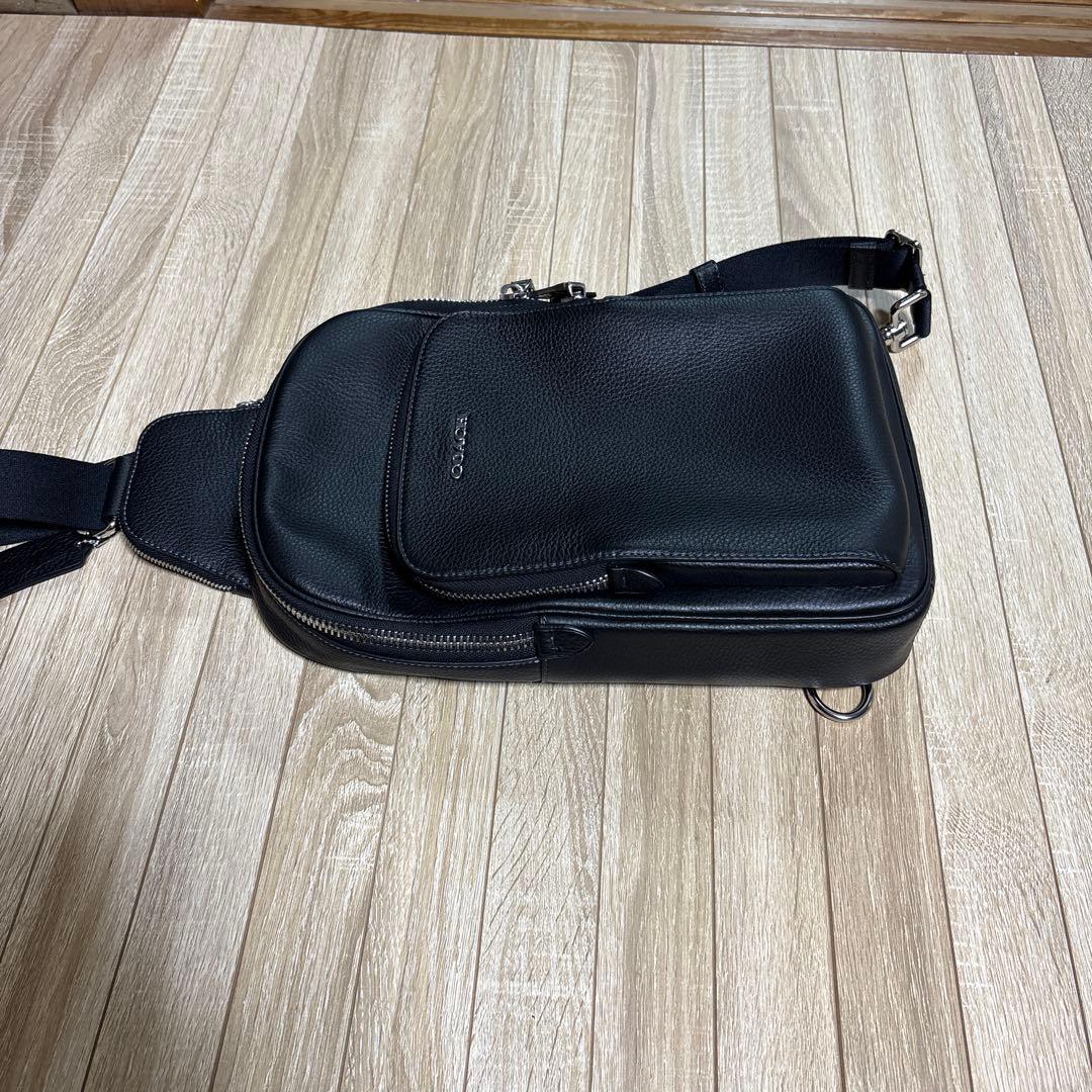 未使用品　コーチ　ショルダーバッグ ペブルレザー イーサン メンズ