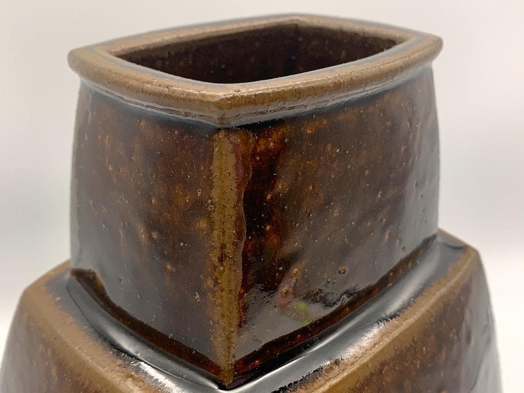 渚鴎陶山製　『飴釉　方壺』　共箱　美品　K1023E