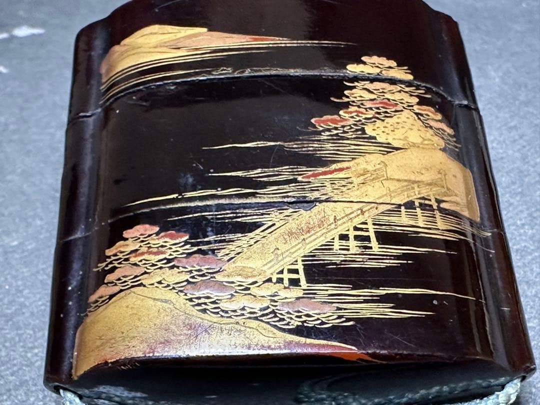 印籠　根付　漆塗　木彫り　置物　古美術品　細密細工　骨董　アンティーク彫刻工芸品