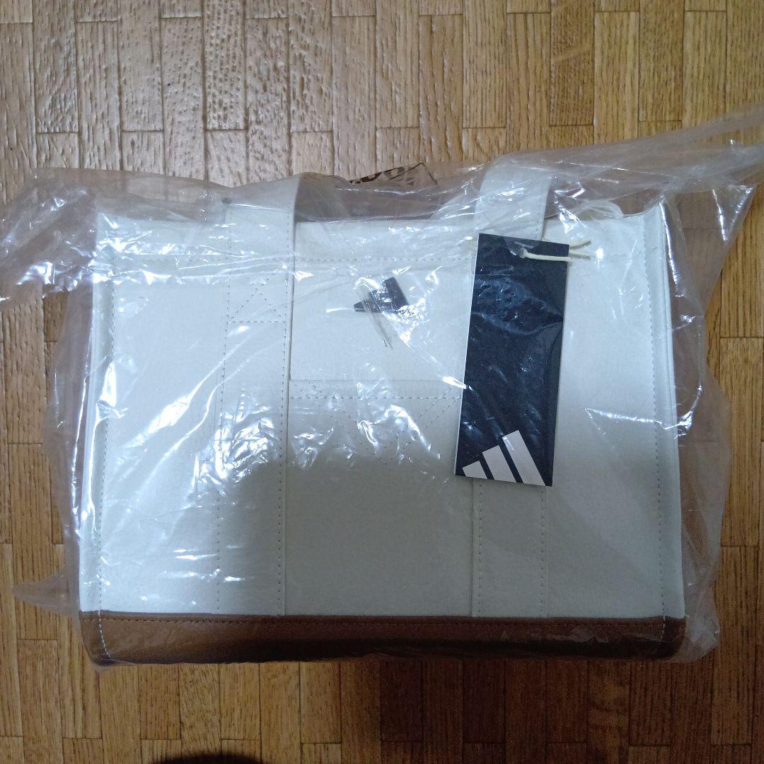 アディダス【ゴルフ】ポリウレタン ラウンド トート　オフホワイト