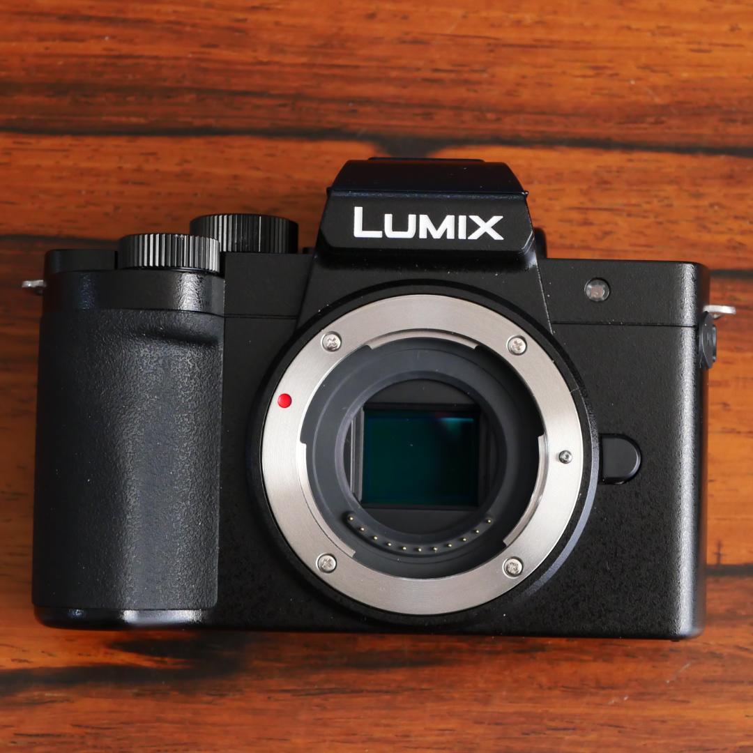 LUMIX DC-G100D　 ミラーレスカメラ 　ボディー　美品