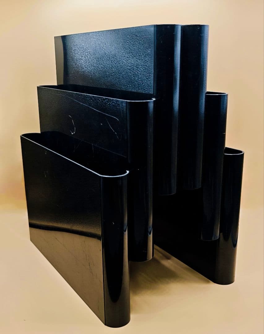 kartell社製 マガジンラック