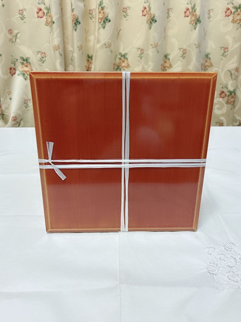 飛騨春慶塗　盆付き三段重1点・菓子盆1点　　合計2点セット