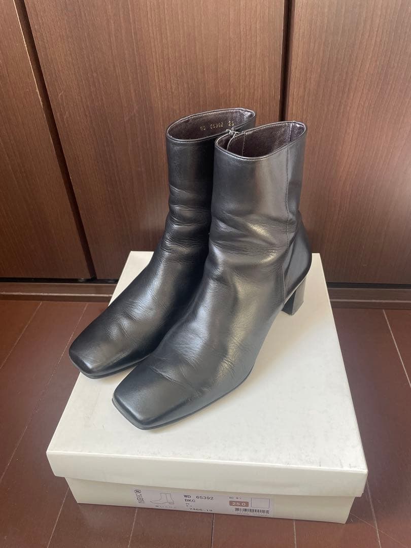 21日まで限定値下げ⭐︎美品☆ダイアナ☆ショートブーツ☆黒25㎝