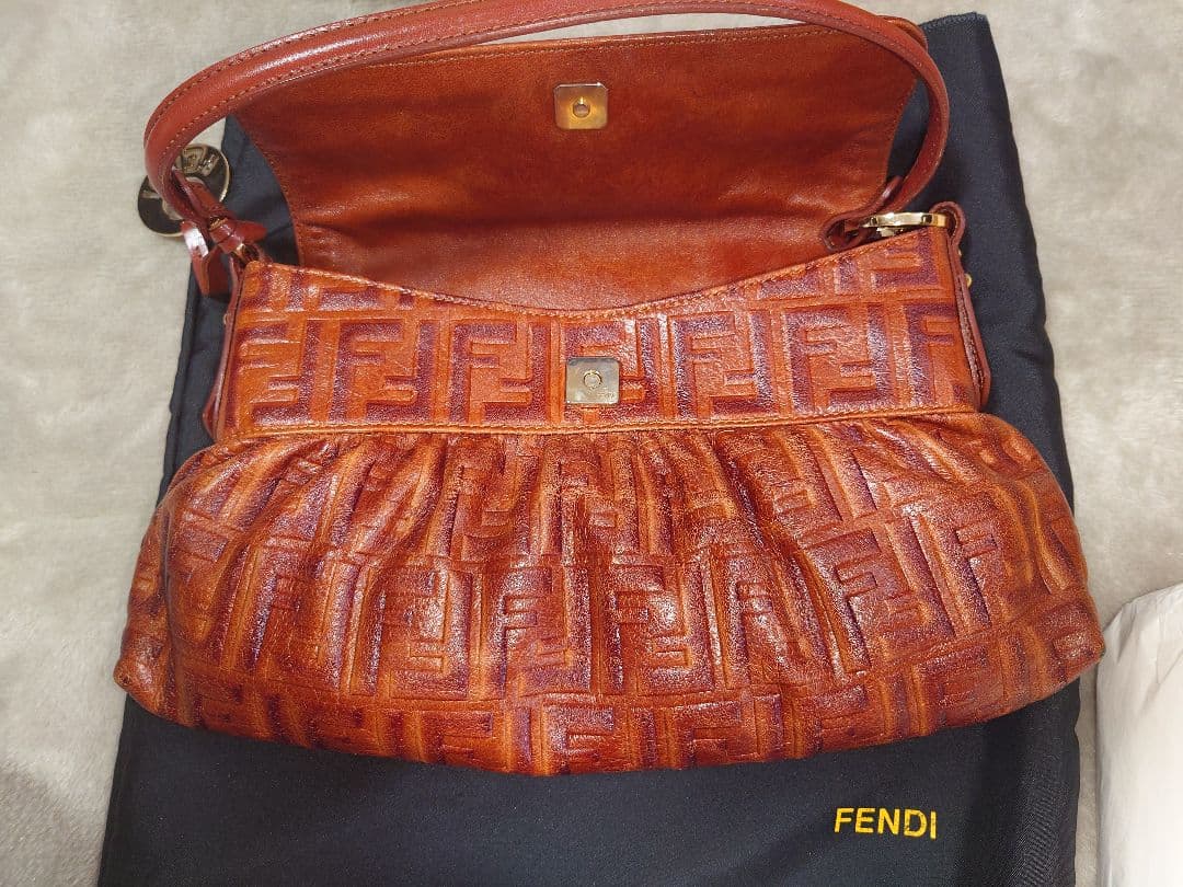 FENDI オレンジ レザー ハンドバッグ