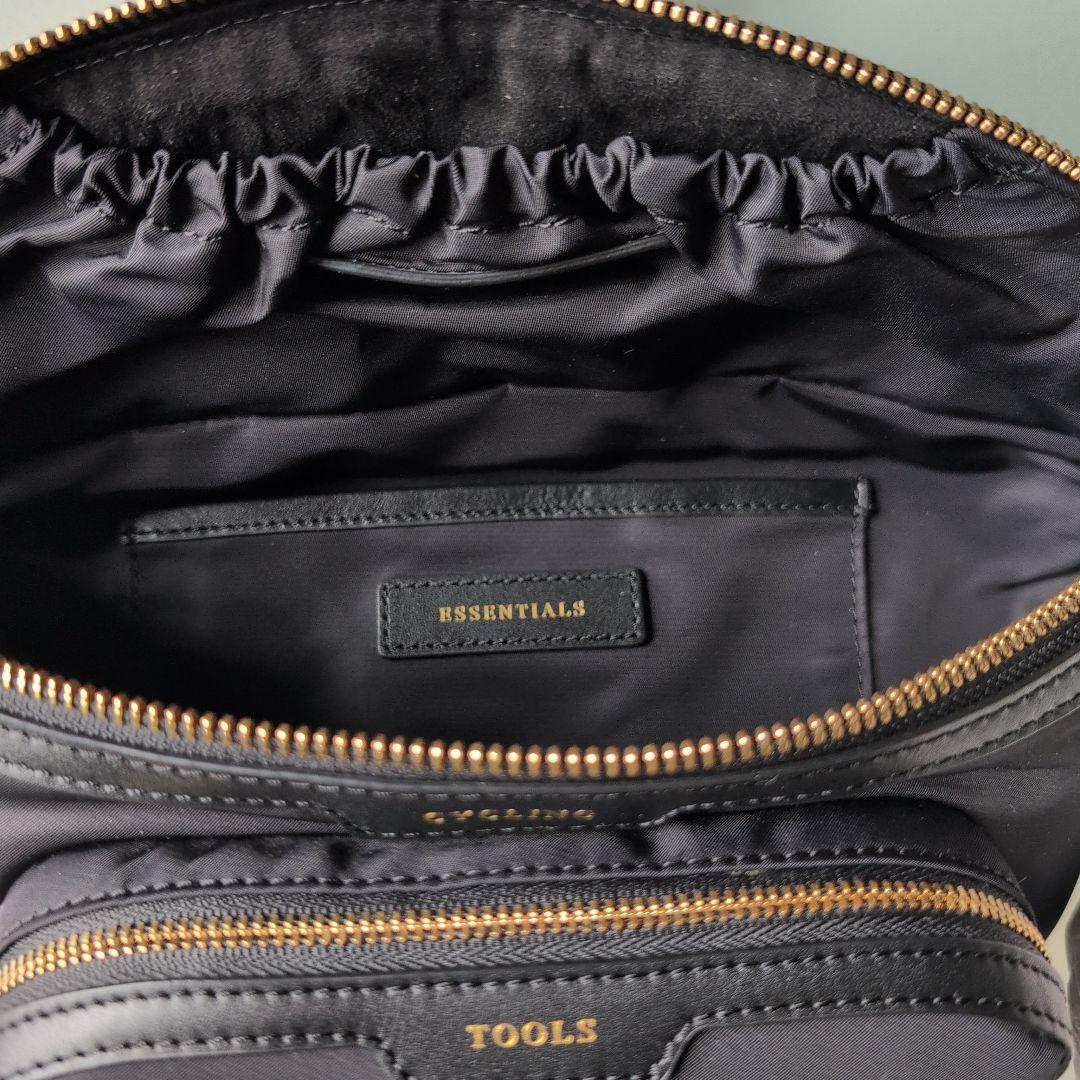 アニヤ・ハインドマーチ ブラック ボディバッグ