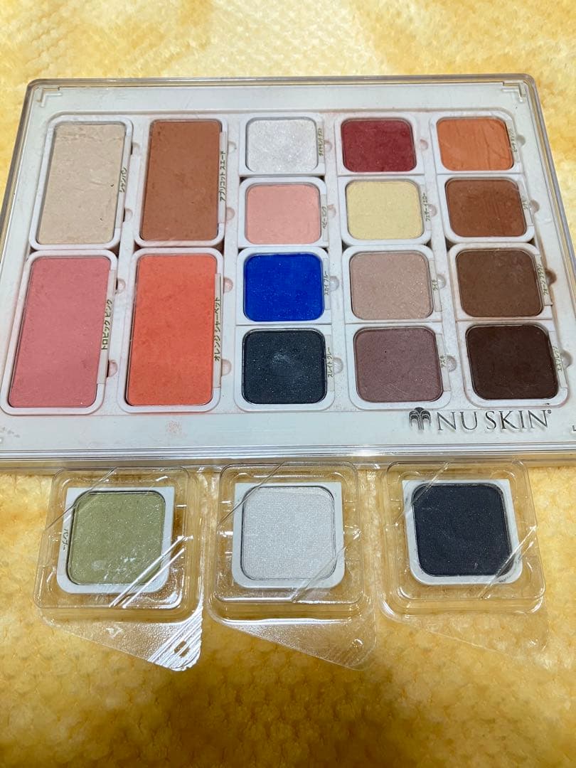 【NU SKIN アイシャドウ ブラッシュセット】15色+4色　パレット