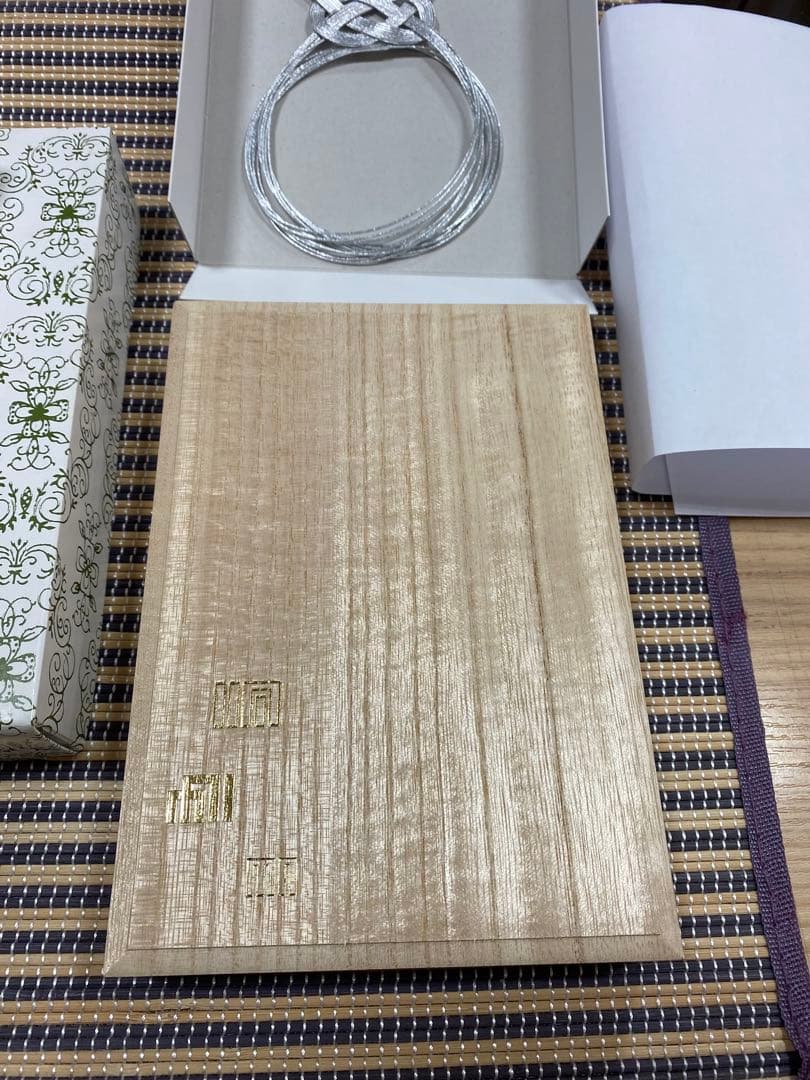 玉初堂 特撰沈香刻30g進物用たとう紙桐箱入 【価格相談不可】