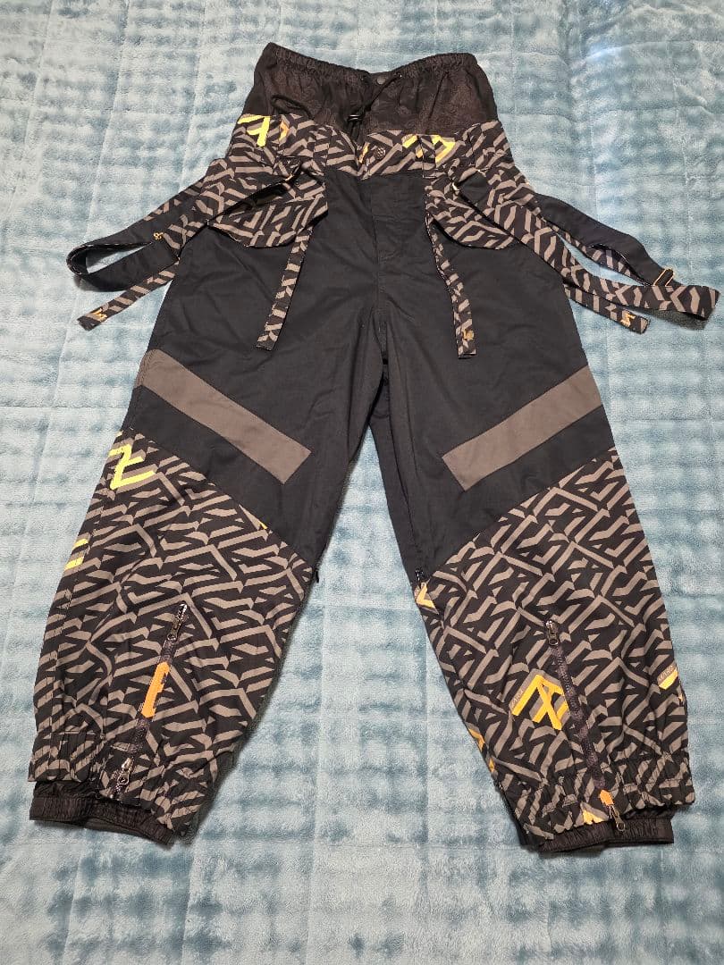 マークリーン　スノーボードウェア 黒/ゴールド 　上下セット　Sサイズ
