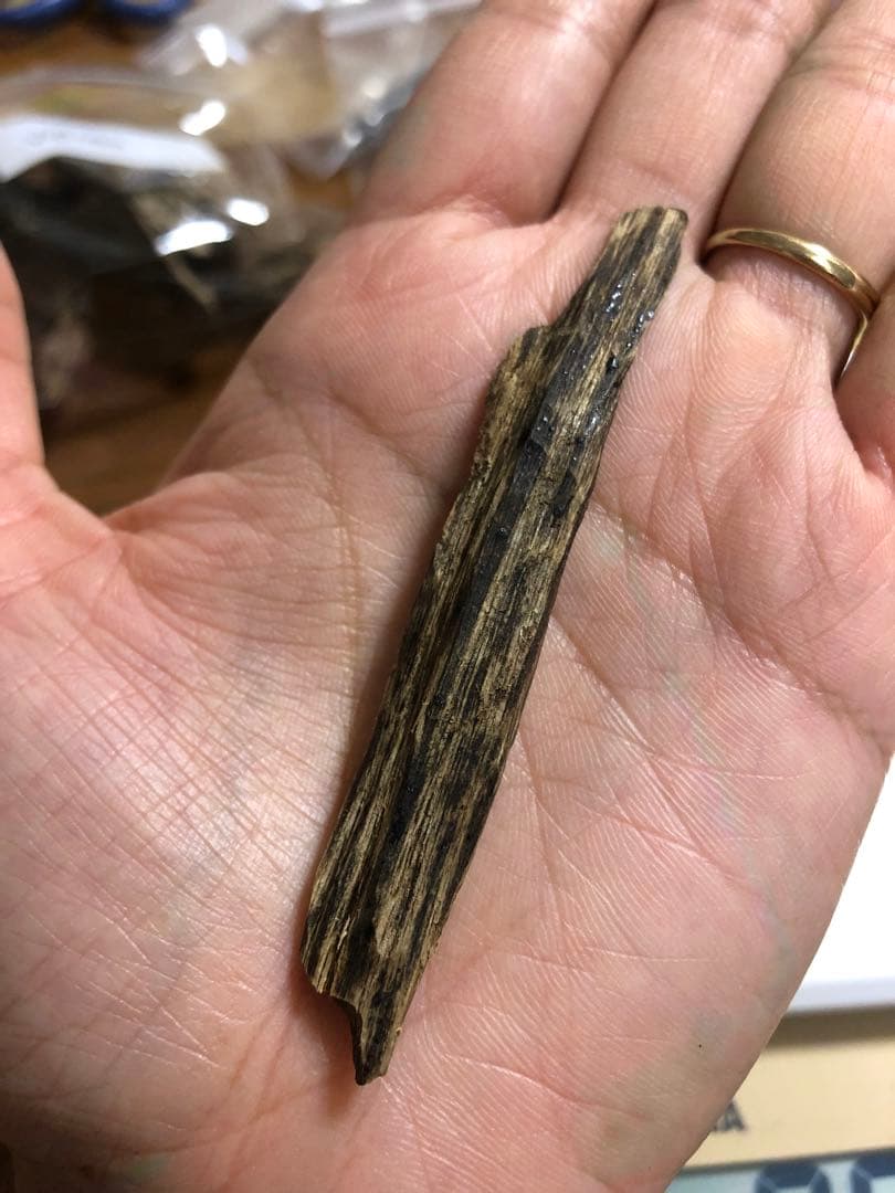 伽羅ベトナム産高品質沈香伽羅3g香木