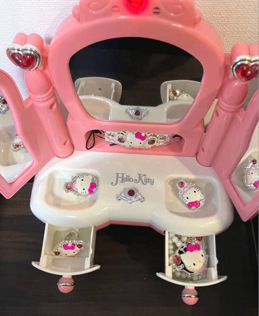 ハローキティ　マジックドレッサー