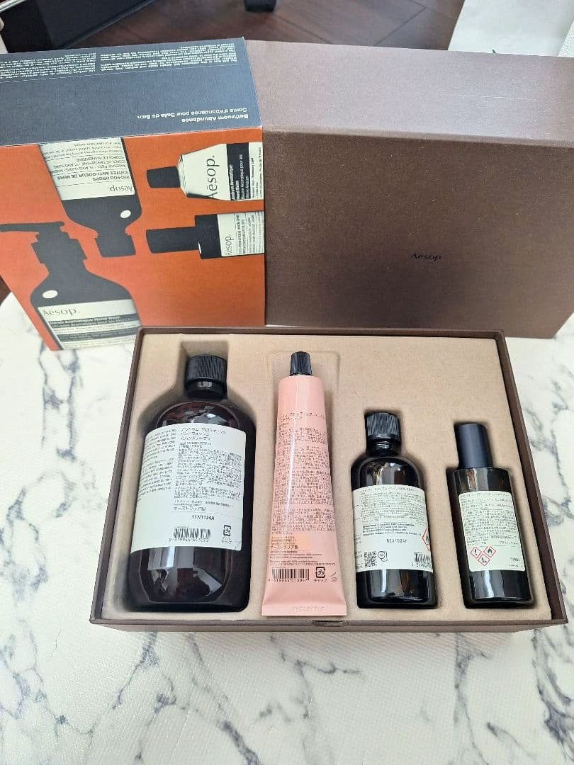 【新品】Aesop イソップ バスルームアバンダンス ギフト セット　箱少し凹み