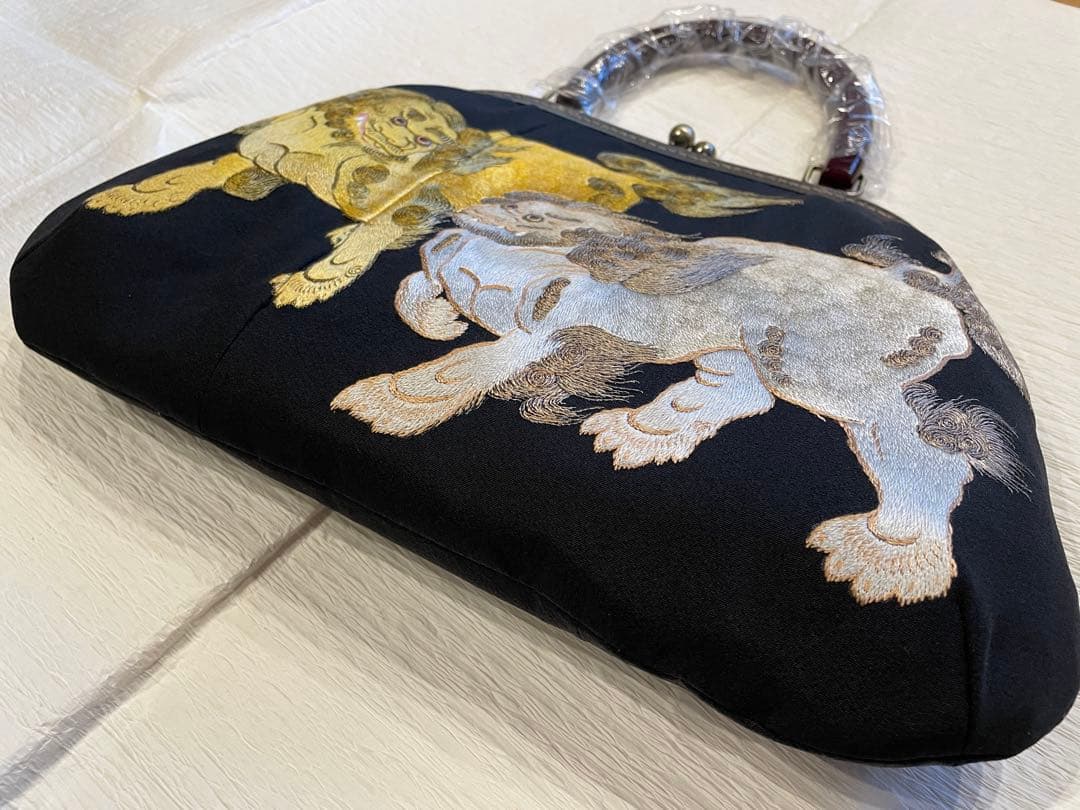 古布リメイクがま口バッグ　獅子と老松　刺繍