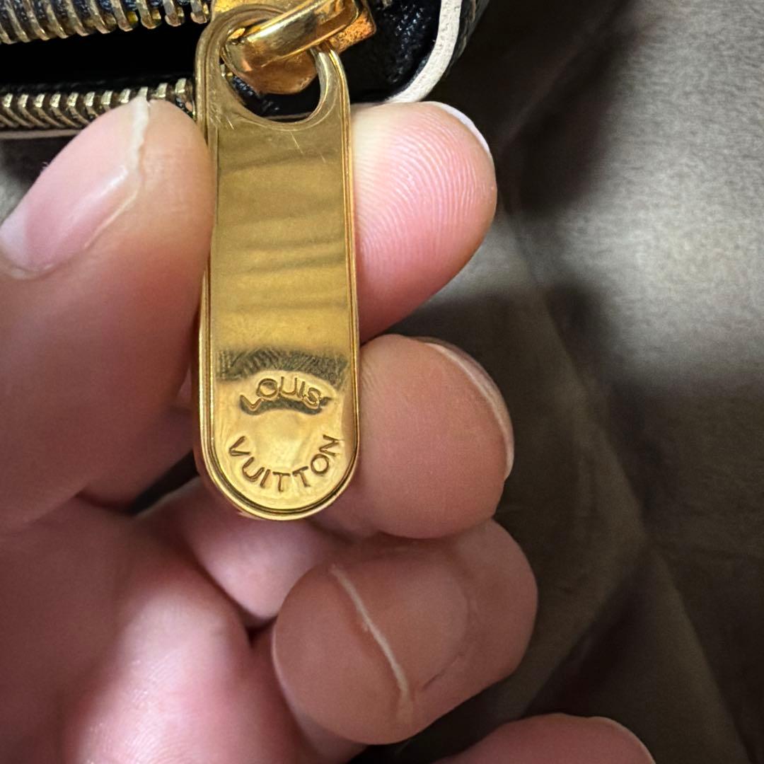 スタッズ装飾 黒 レザー 長財布