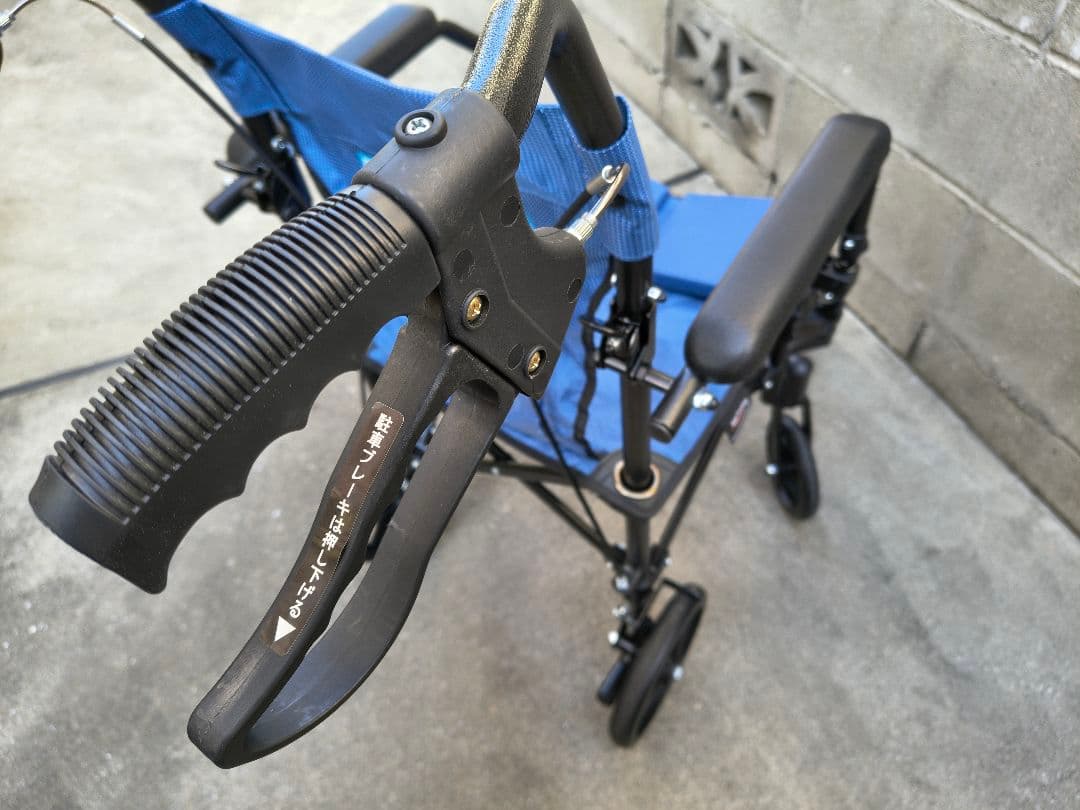 携帯用車椅子　ハンディライトプラス　HLP09020