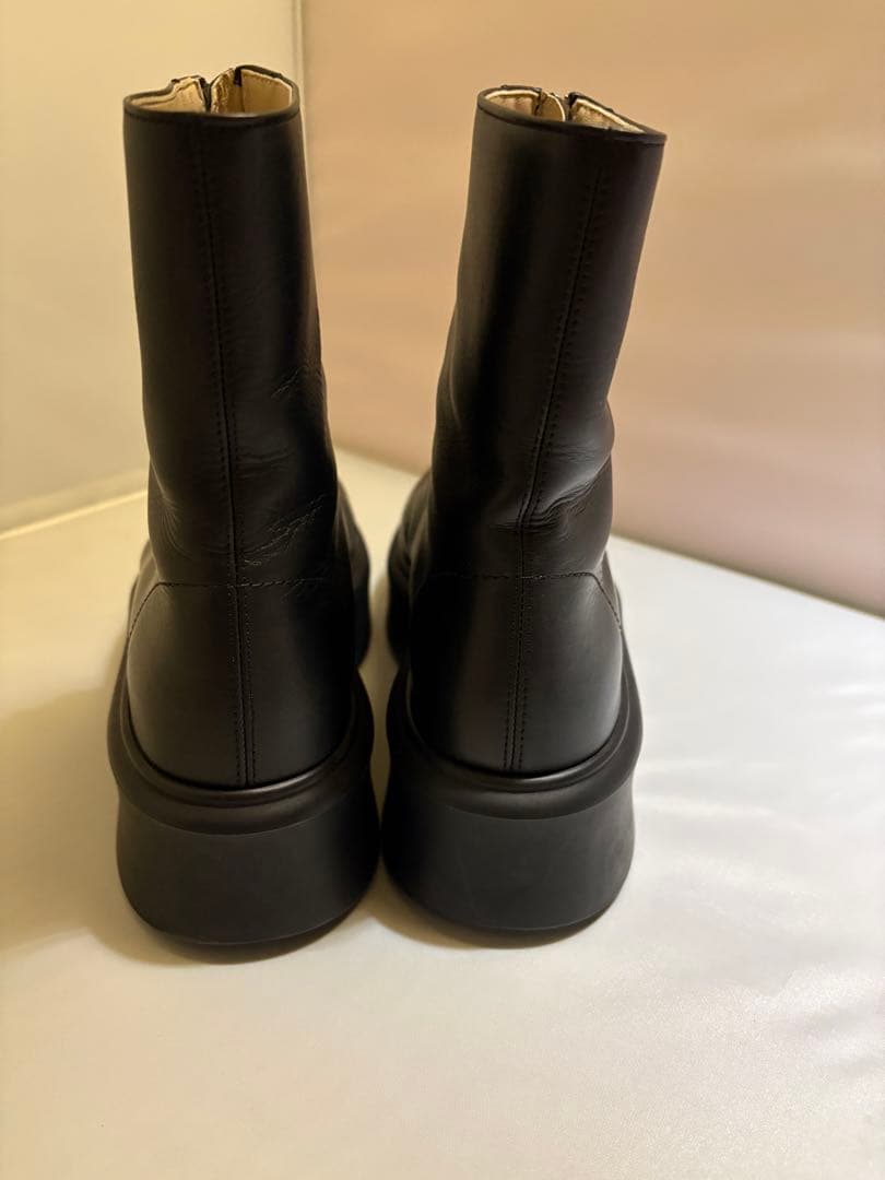 ザロウジッパー付き ブラック 厚底 ショートブーツ
