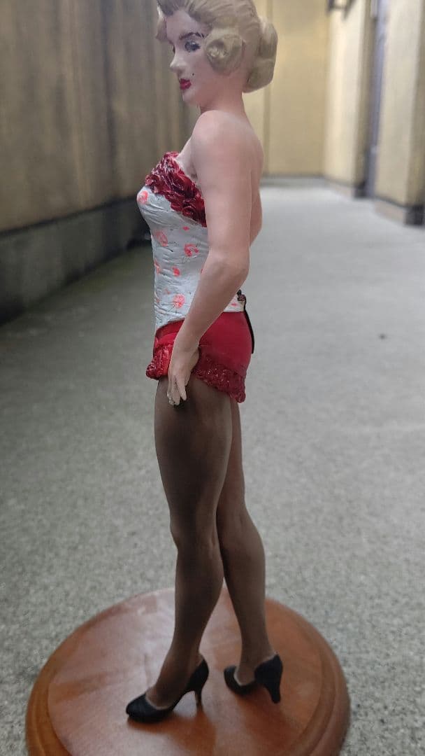 u*7様 マリリン・モンローの[帰るざる河]をイメージしたフィギュア