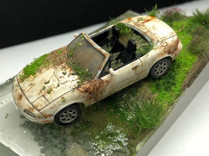 湖畔のスクラップ車　レジンジオラマ