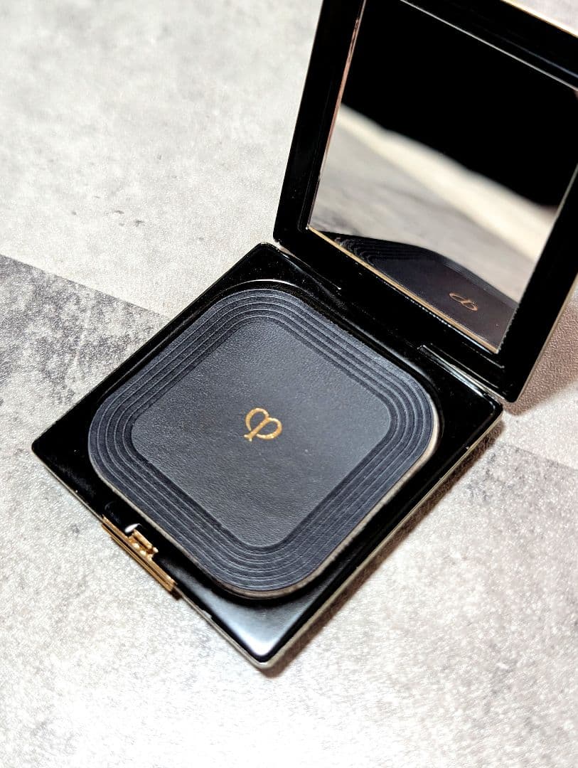 クレドポーボーテ プードルコンパクトエサンシエルｎエレガントスリム