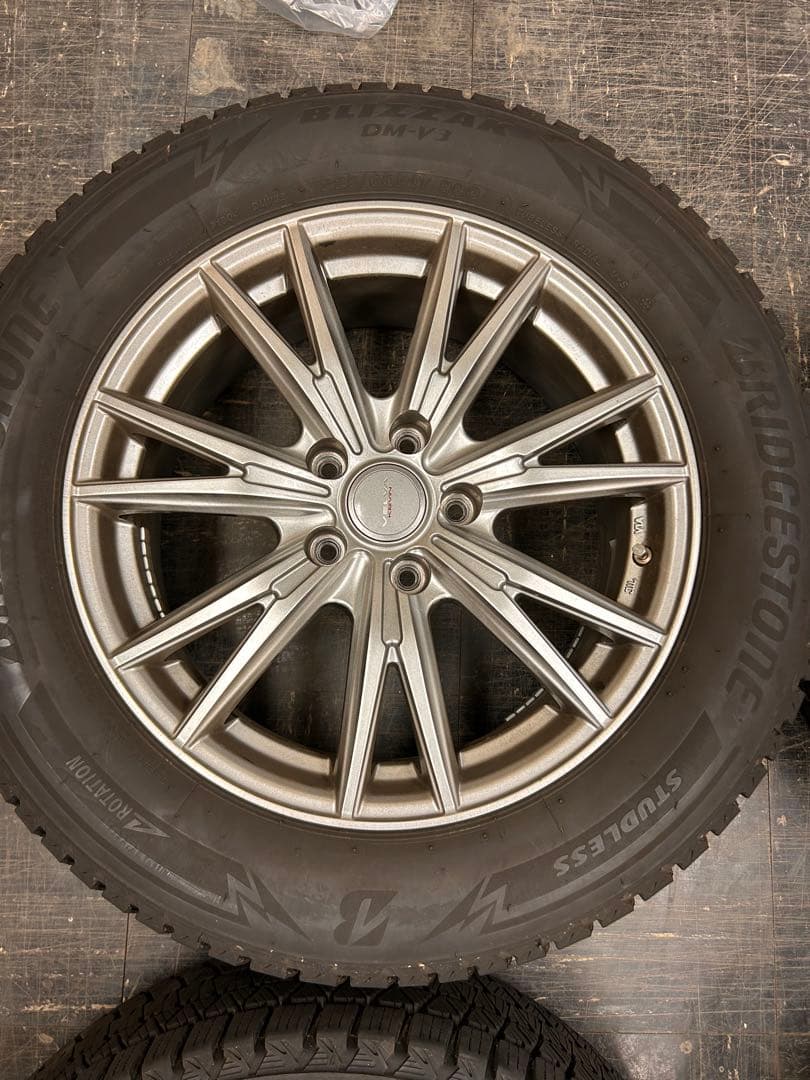 ブリヂストン BLIZZAK DM-V3 225/60R17 スタッドレス