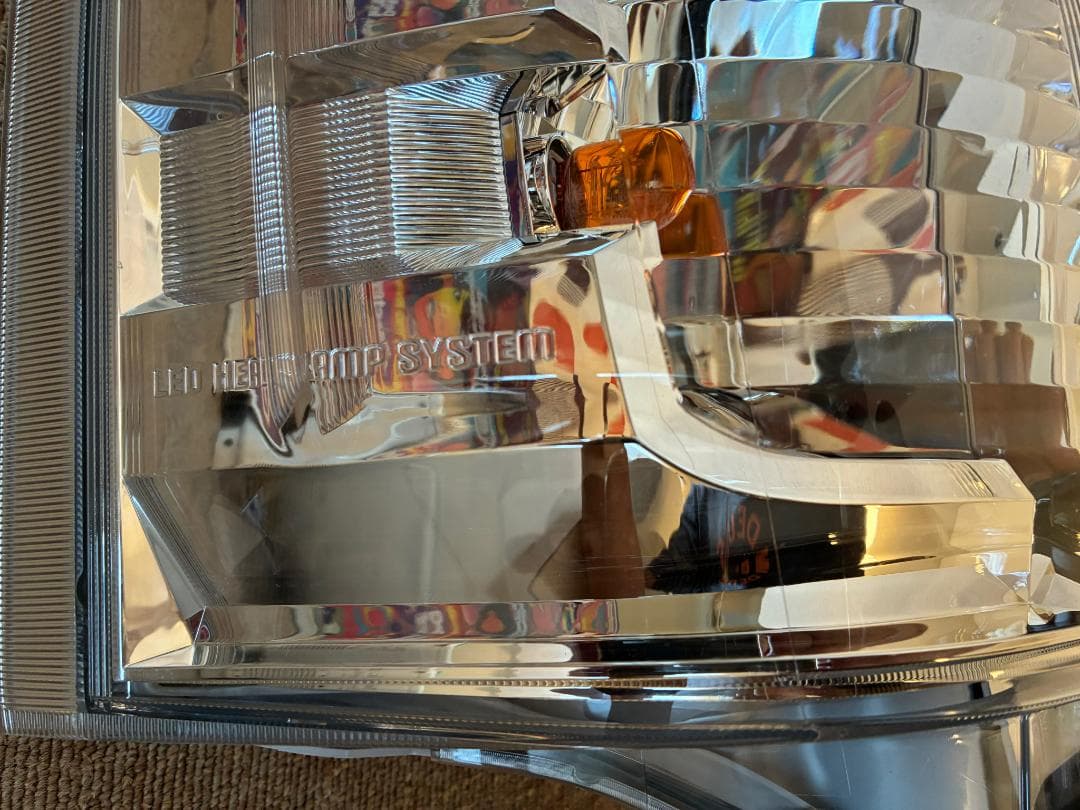 バタ　新車外し200系ハイエースLEDヘッドライト2個セット（送料込み）