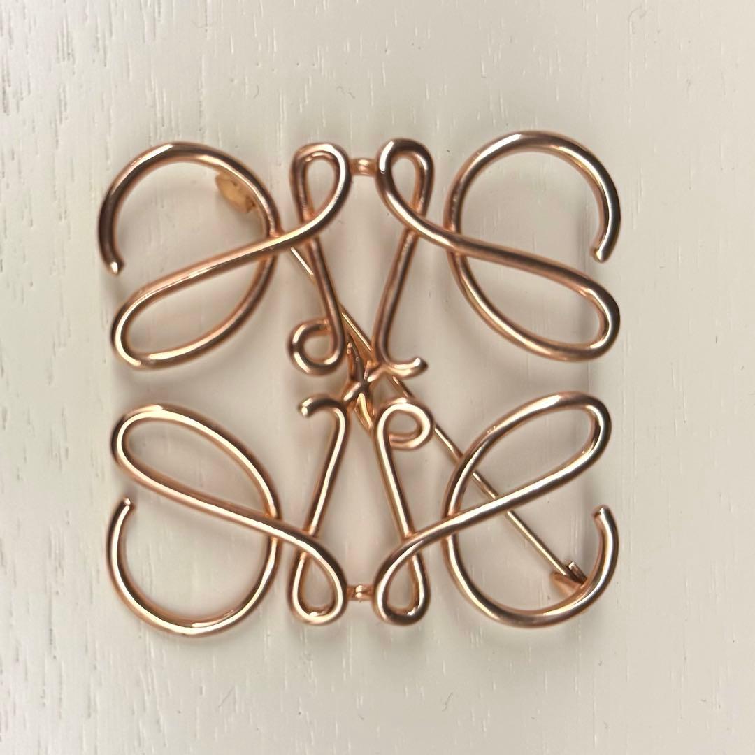 【値下げしました】　ロエベ　アナグラムブローチ　ローズゴールド　正規品 美品