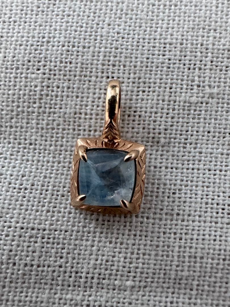 agete アガット　K10ブルートパーズチャーム　ネックレス　チャーム