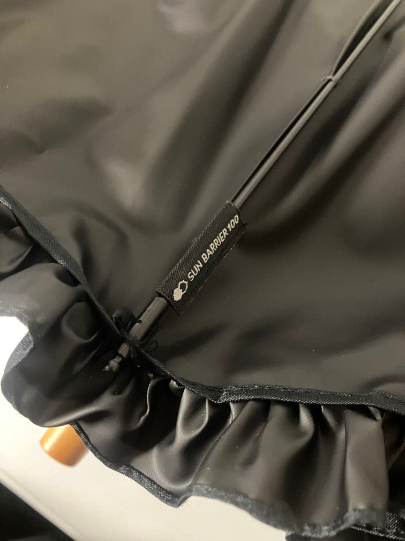 サンバリア100 2段折 日傘 折りたたみ傘 フリル　黒 木 ストレート手元