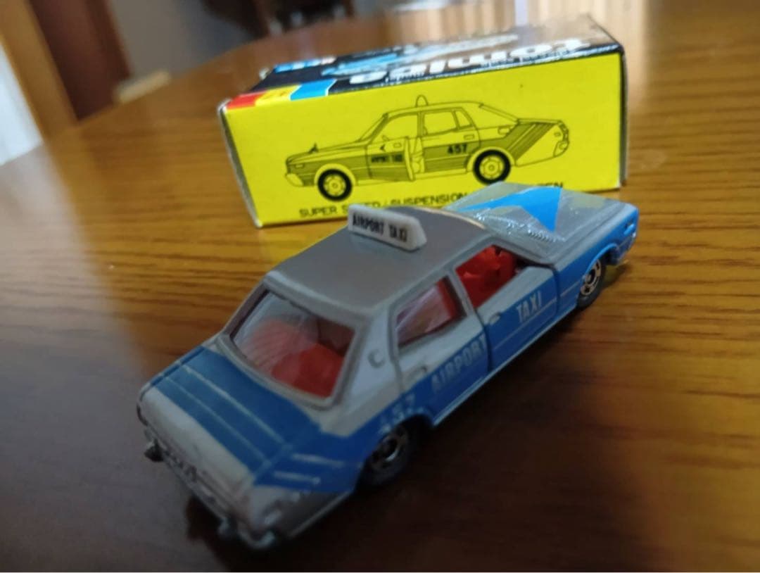 トミカ　黒箱　セドリック　エアポート　タクシー　NO.47 1/65