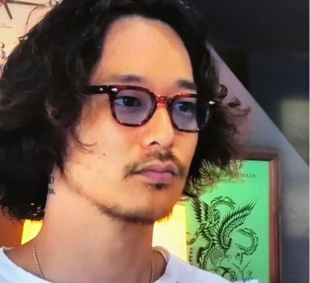 JULIUS TART OPTICAL AR サングラス　山田レン着用