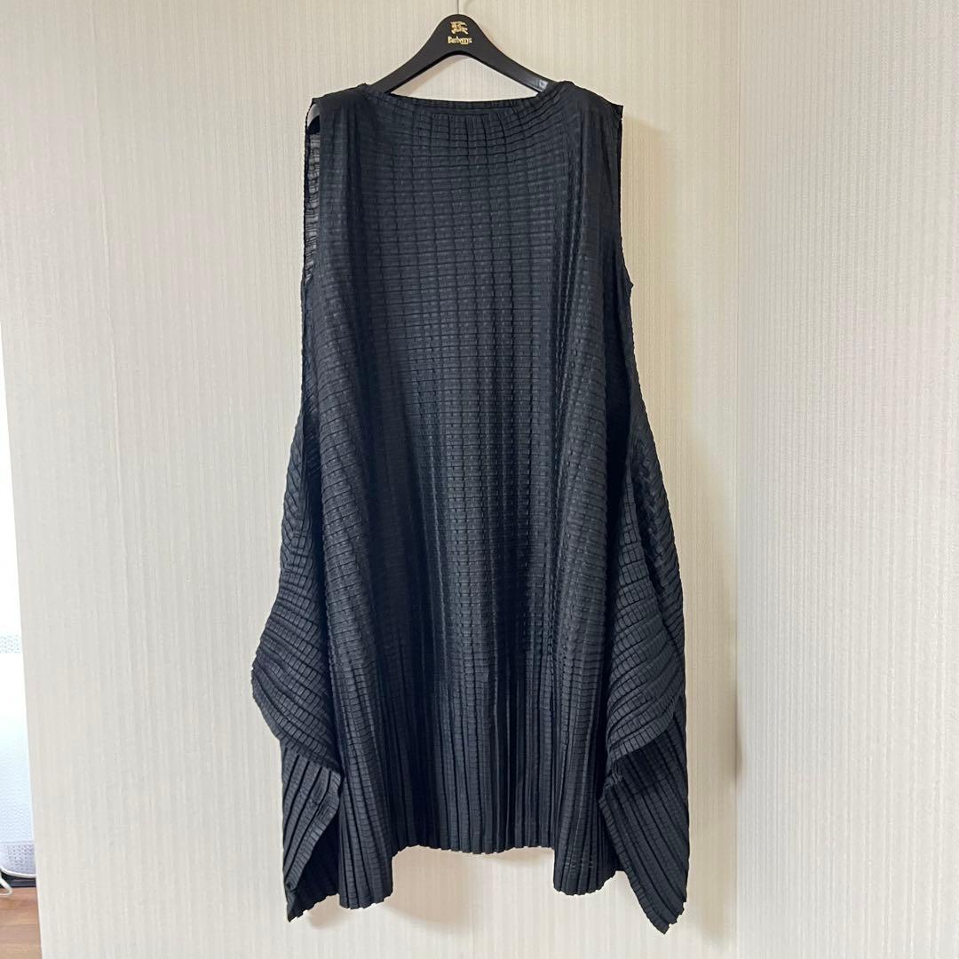 新品　PLEATSPLEASE イッセイミヤケ ワンピース　アラレ　黒　3