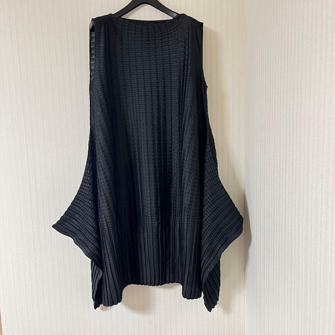 新品　PLEATSPLEASE イッセイミヤケ ワンピース　アラレ　黒　3