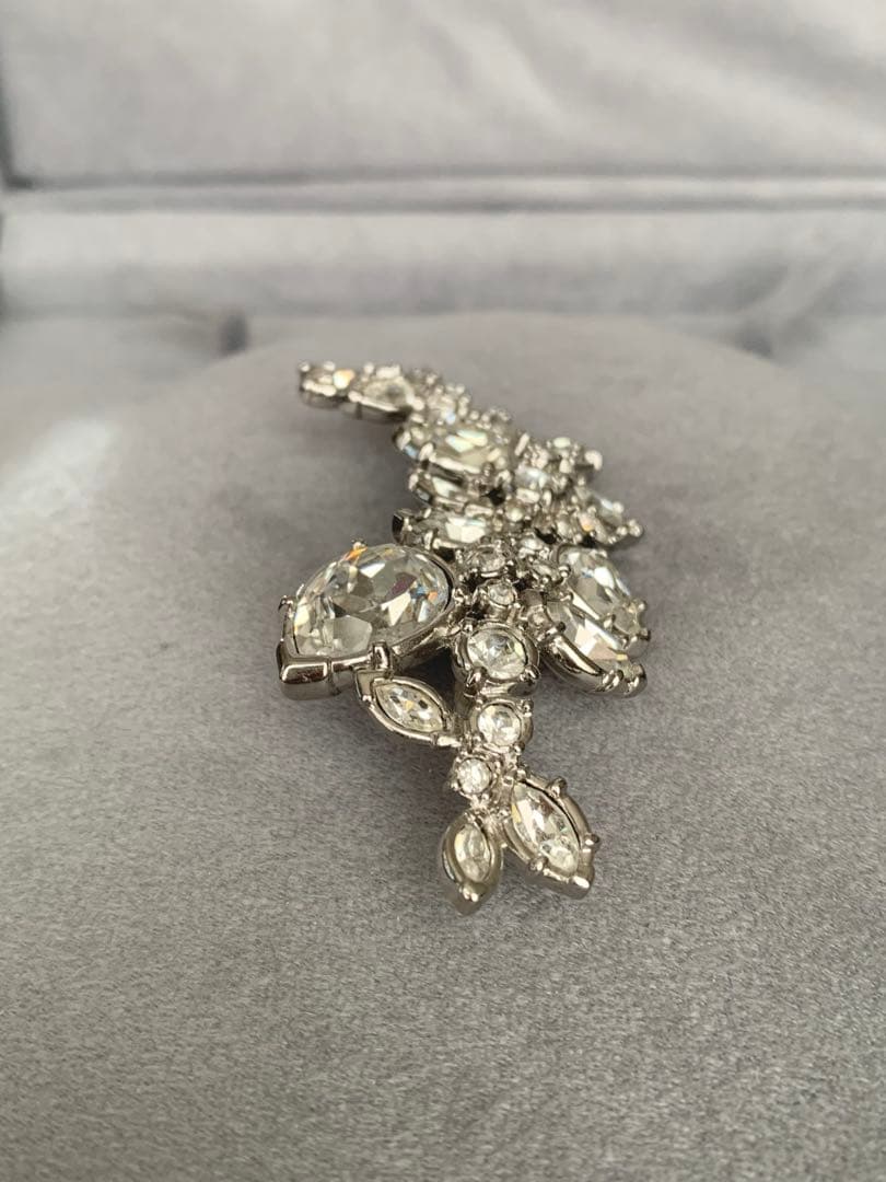 専用です。☆SWAROVSKI☆きらきらクリア　ロングブローチ/シルバー