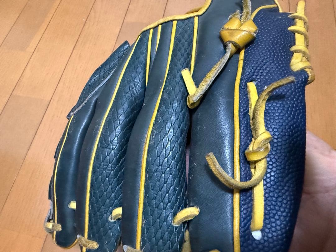 元広島カープ一岡竜司投手実使用　Wilson 硬式グローブ 2019年モデル