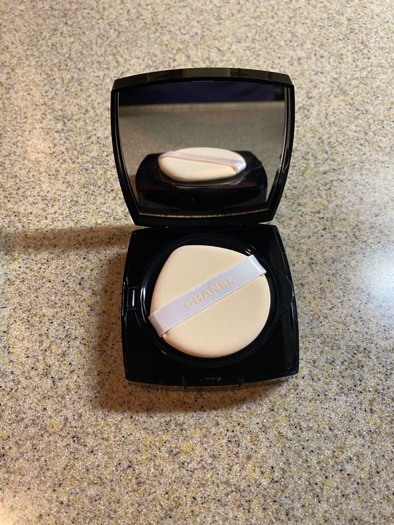 CHANEL LES BEIGES B20 クッションファンデーション　未開封