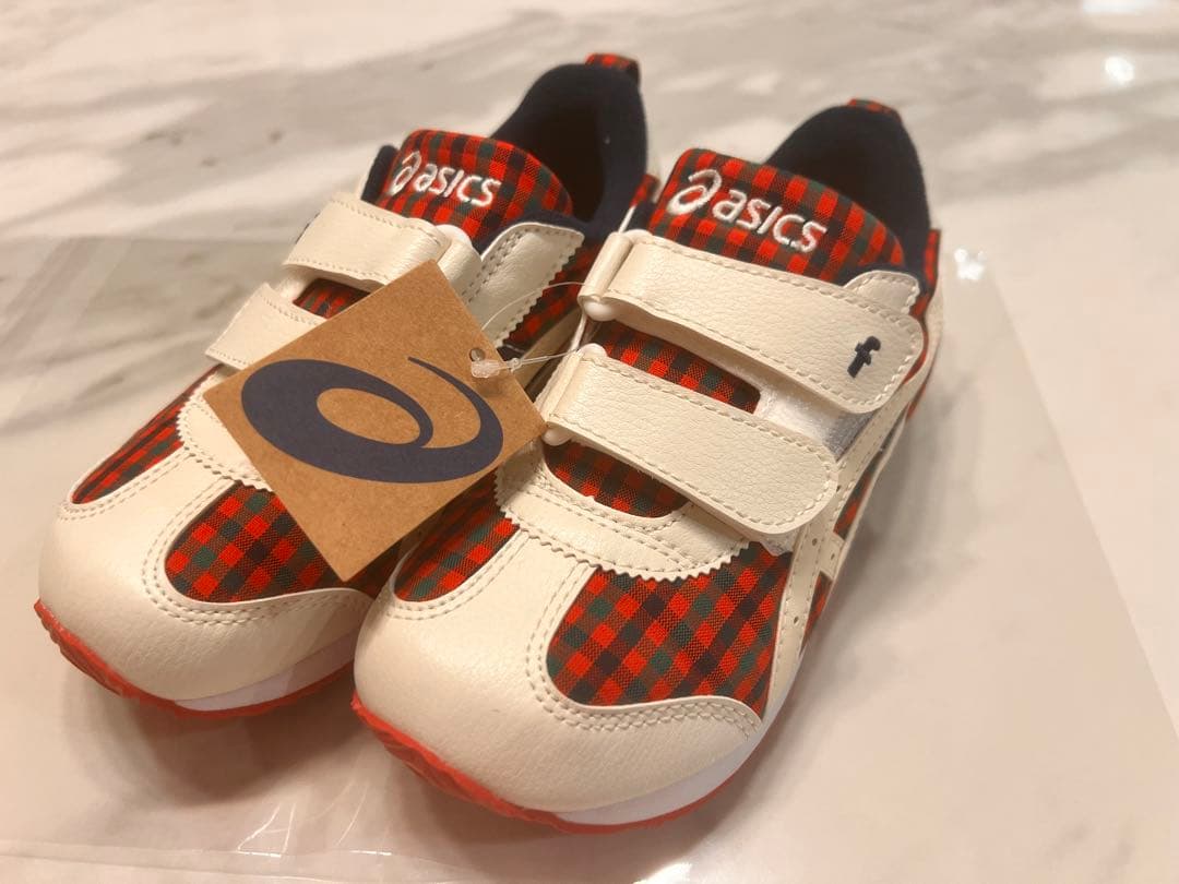 新品タグ付き✳︎ファミリア×アシックス　スニーカー　18.5cm