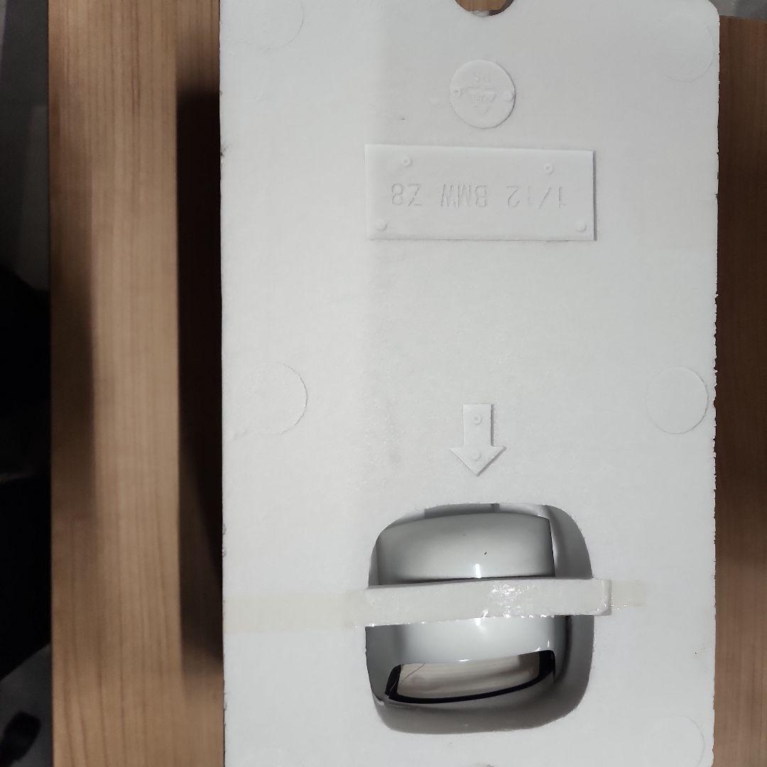 007  Z8 1/12スケール ミニカー